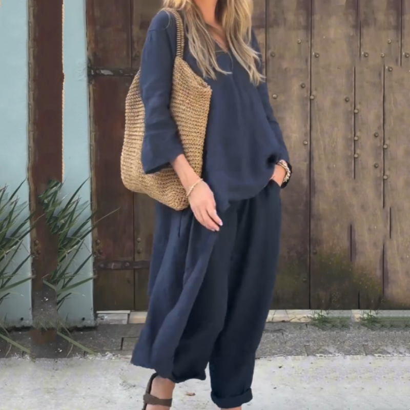 Ensemble deux pièces composé d'un haut et d'un pantalon avec un ourlet haut-bas de couleur unie