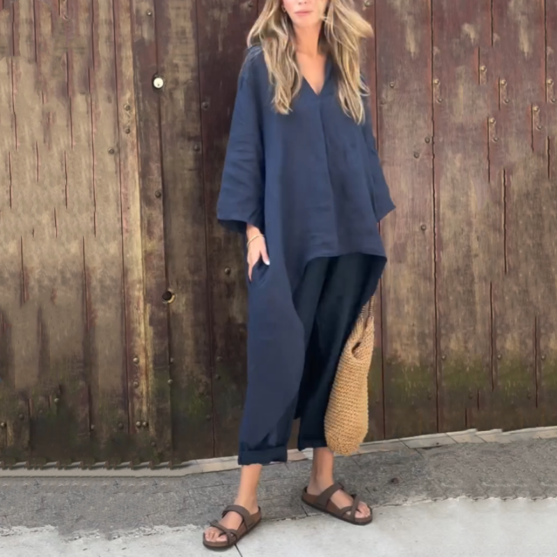 Ensemble deux pièces composé d'un haut et d'un pantalon avec un ourlet haut-bas de couleur unie