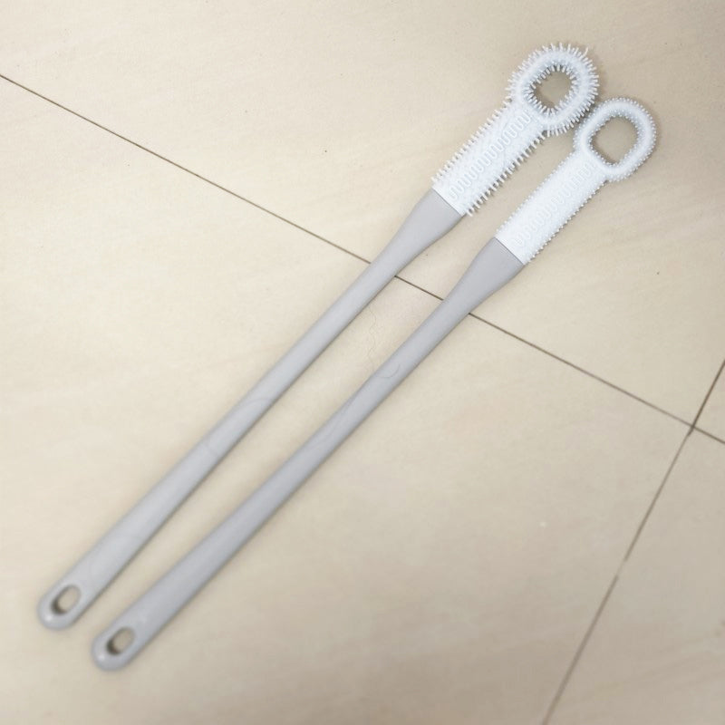 Brosse à long manche pour nettoyer les orteils et les pieds