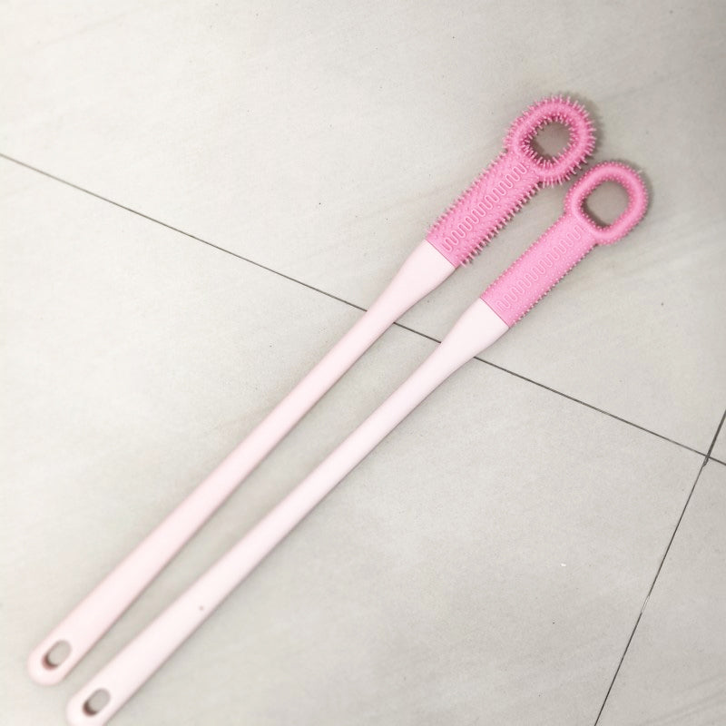 Brosse à long manche pour nettoyer les orteils et les pieds