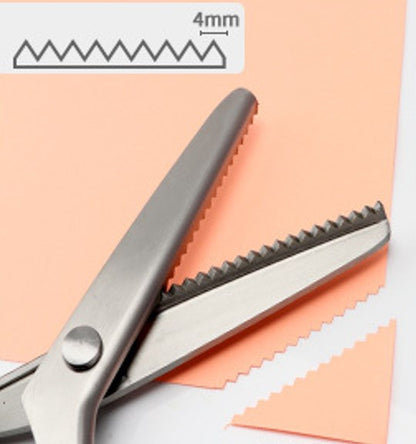 ✂️🛒 -50% ! 🧵Ciseaux Zig-Zag en Acier Inoxydable – Poignée Ergonomique, Anti-Effilochage & Coupe Tissu, Papier & Cuir.
