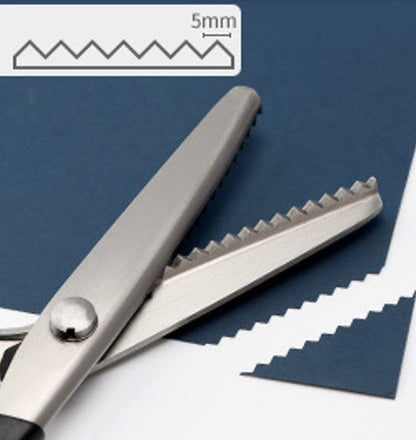 ✂️🛒 -50% ! 🧵Ciseaux Zig-Zag en Acier Inoxydable – Poignée Ergonomique, Anti-Effilochage & Coupe Tissu, Papier & Cuir.