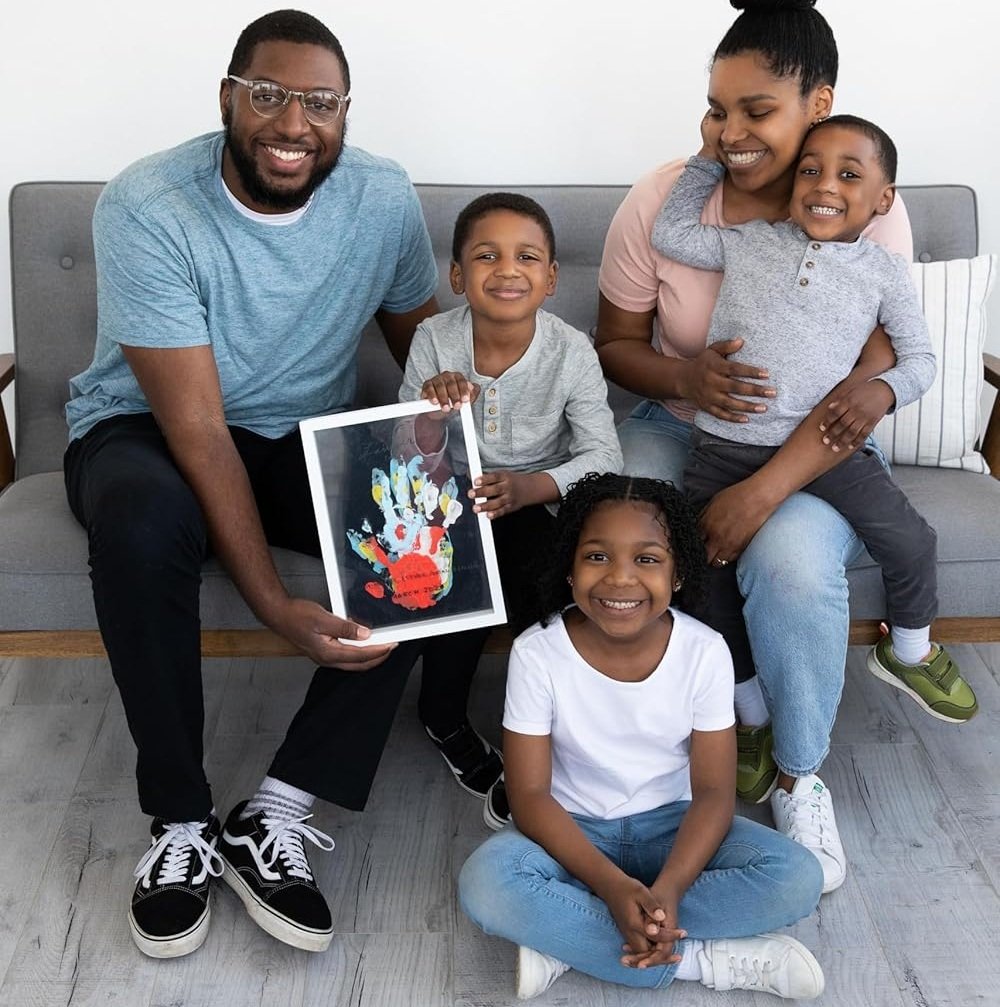 ⏳50 % de réduction pour une durée limitée⏰Kit familial d'empreintes de mains🎨 Kit cadeau souvenir familial à réaliser soi-même, panneau en acrylique,🖐️peintures colorées, peut accueillir jusqu'à 4 empreintes de mains