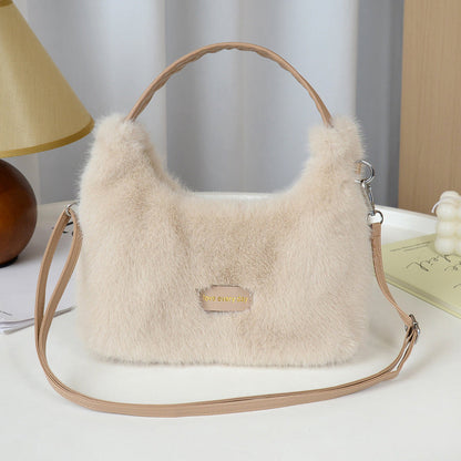 Sac à bandoulière en peluche pour femmes au design minimaliste et chic