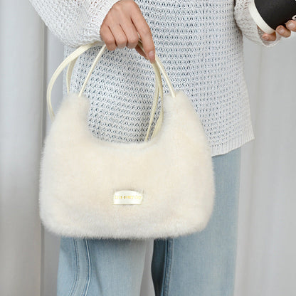 Sac à bandoulière en peluche pour femmes au design minimaliste et chic