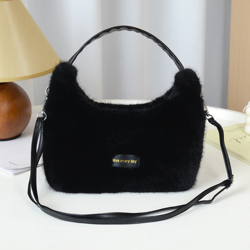 Sac à bandoulière en peluche pour femmes au design minimaliste et chic