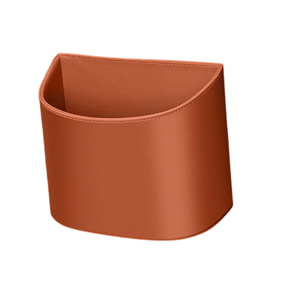 🥳 PROMO EXCEPTIONNELLE 2026 💞 +50 000 exemplaires vendus !  🚗🧺 −50 % sur le porte-gobelet en cuir pour portière auto. ✅ Large ouverture : accès facile aux boissons et au téléphone. 🔒 Fixation par clip, maintien sécurisé. 🛡️ Cuir PU résistant et élégant.