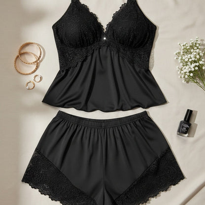 Ensemble pyjama pour femme composé d’un caraco et d’un short à bordures en dentelle