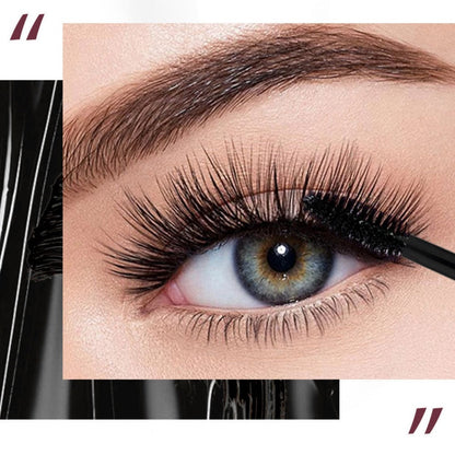 Mascara allongeant et recourbant, sans bavures