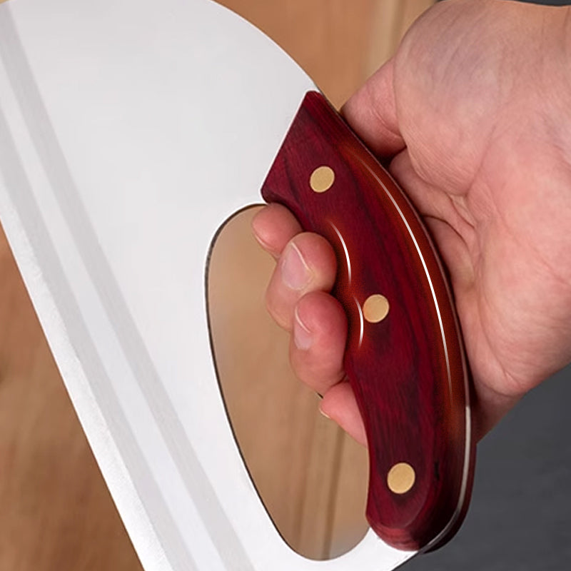 Couteau de cuisine ergonomique – Conçu pour une prise en main vers l'avant, il permet de couper facilement les légumes et la viande. Un cadeau bien pensé pour les cuisiniers amateurs. 🍅🔪