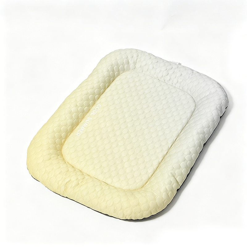 🐶🐱Pet Cooling Pad Mat for Dogs and Cats - Ice Silk Summer Cool Bed Blanket in Gradient Colours, Breathable Soft Sleeping Cushion for Indoor Floors Sofas and Car Travel Washable Multiple Sizes Available