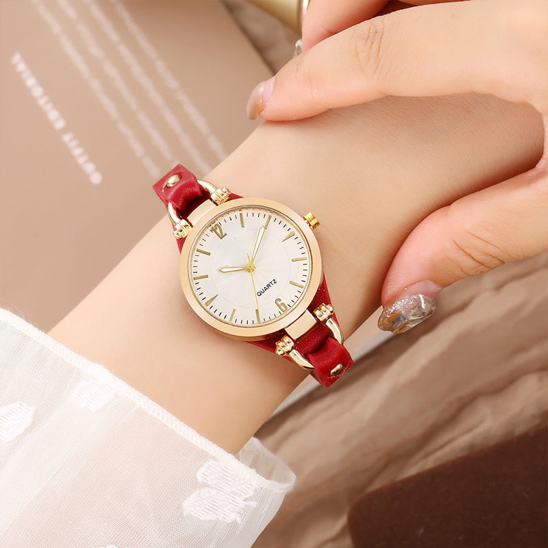 ⌚ 50 % DE RÉDUCTION POUR UNE DURÉE LIMITÉE ! ✨ Montre élégante à bracelet fin – Cadran épuré, bracelet en cuir, mouvement à quartz 💎
