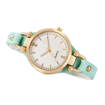 ⌚ 50 % DE RÉDUCTION POUR UNE DURÉE LIMITÉE ! ✨ Montre élégante à bracelet fin – Cadran épuré, bracelet en cuir, mouvement à quartz 💎