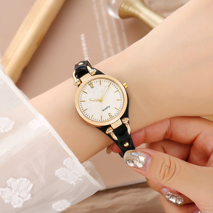 ⌚ 50 % DE RÉDUCTION POUR UNE DURÉE LIMITÉE ! ✨ Montre élégante à bracelet fin – Cadran épuré, bracelet en cuir, mouvement à quartz 💎