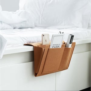 Rangez votre table de chevet en un clin d'œil ! Rangement coulissant sans outil