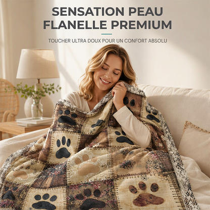 🐾 Couverture douce en flanelle avec empreintes de pattes | Chaude et douillette, mais légère 🤗 | Imprimé vif et durable ✨ | 2 couleurs et 7 tailles, de 70 × 100 à 160 × 220 cm 📏 | Parfaite pour le canapé, le lit et les voyages 🛋️